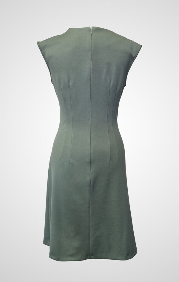 From every angle, Mentha Dulcis remains composed and graceful. Sculpting darts and the high empire seam bring quiet definition to the silhouette.