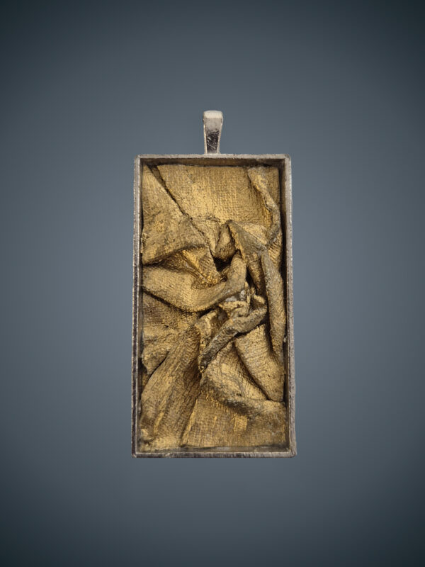 Close up of Pliora Nr°01 featuring the Adele Frank Crumpled sewing application technique.