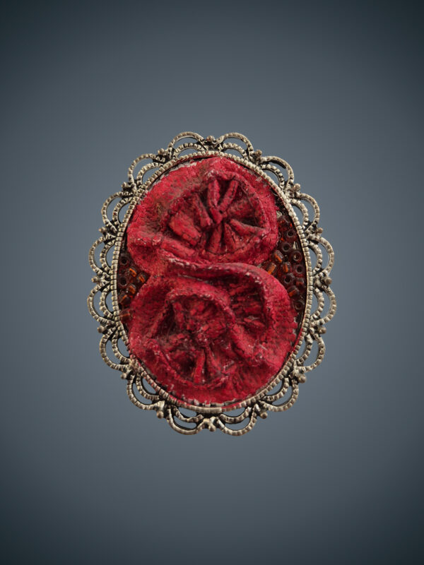 Close up of Pliora Nr°05 featuring the Adele Frank Crumpled sewing application technique.