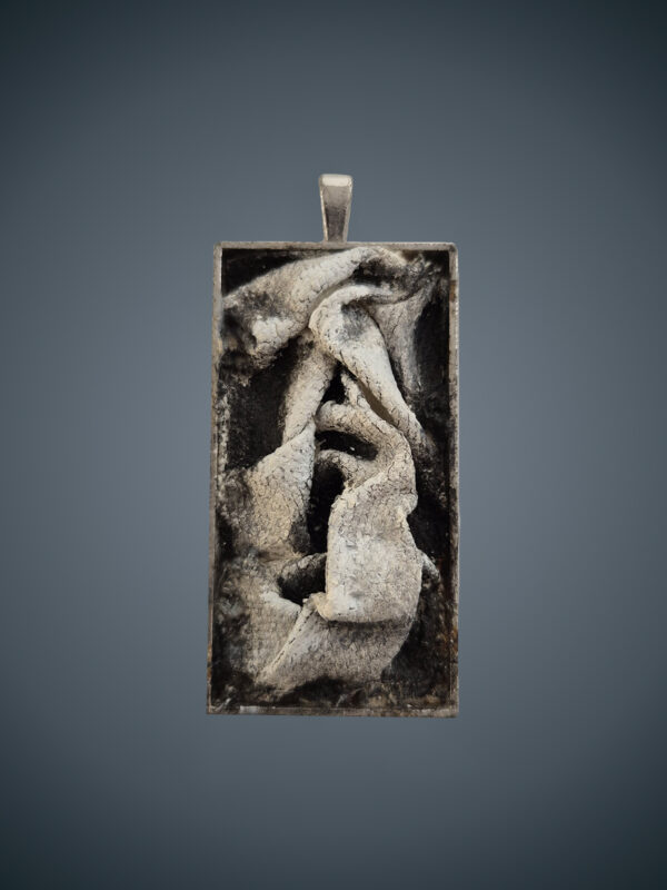 Close up of Pliora Nr°08 featuring the Adele Frank Crumpled sewing application technique.