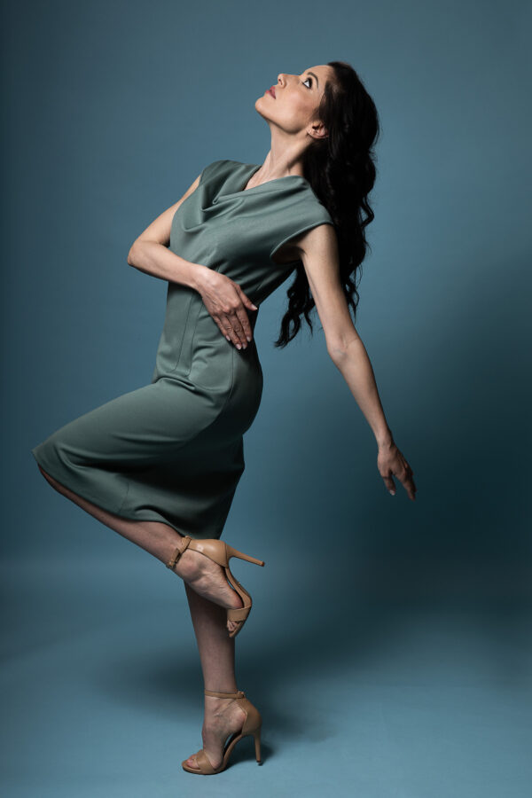 The feeling of fresh air, the scent of new beginnings. Mentha Dulcis invites serenity and strength — worn softly, with quiet confidence.