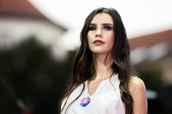 Model wearing the Adele Frank Pliora Nr°11 medal at Porcelain Doll Fashion Show.